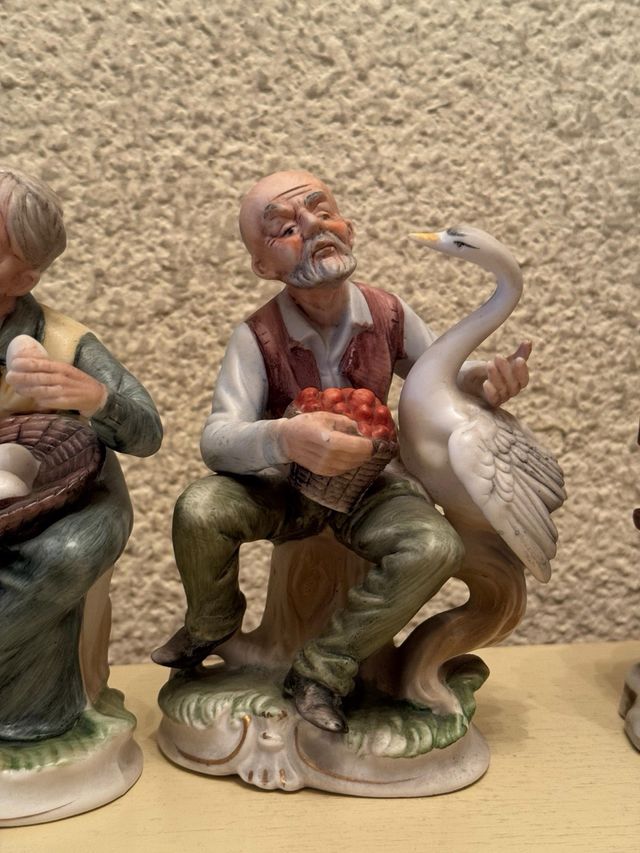 Figuras porcelana ancianos sentados