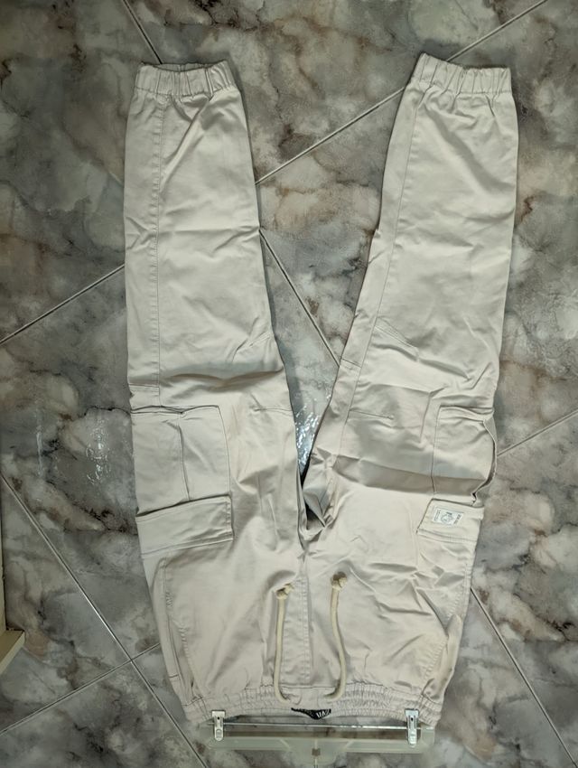 Pantalón Cargo Beige Zara
