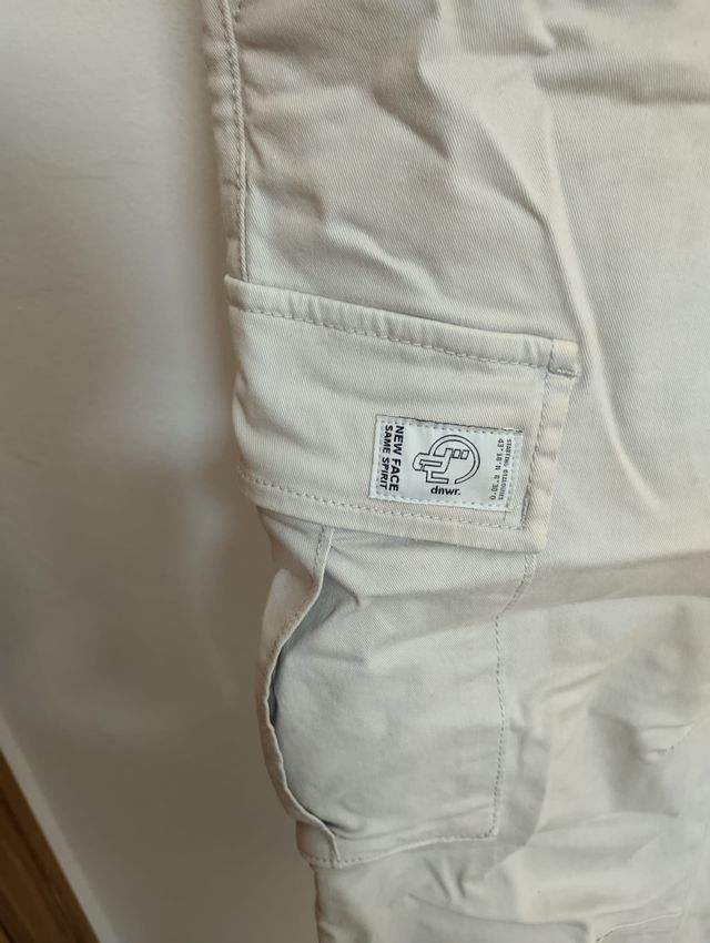 Pantalón Cargo Beige Zara