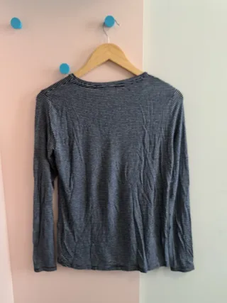 Camiseta de rayas azul y blanco