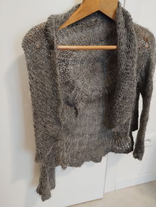 Coprispalle in lana lavorata a mano