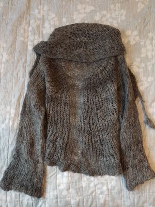 Coprispalle in lana lavorata a mano