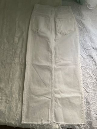 Falda vaquera larga blanca con abertura