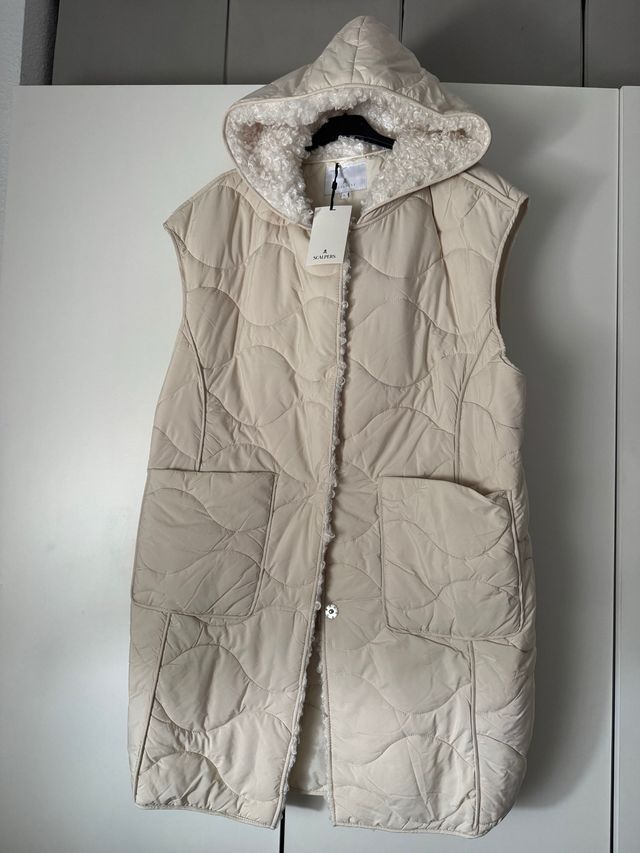 Chaleco acolchado Scalpers con capucha