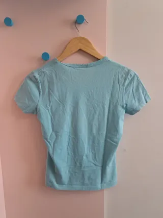 Camiseta azul de manga corta