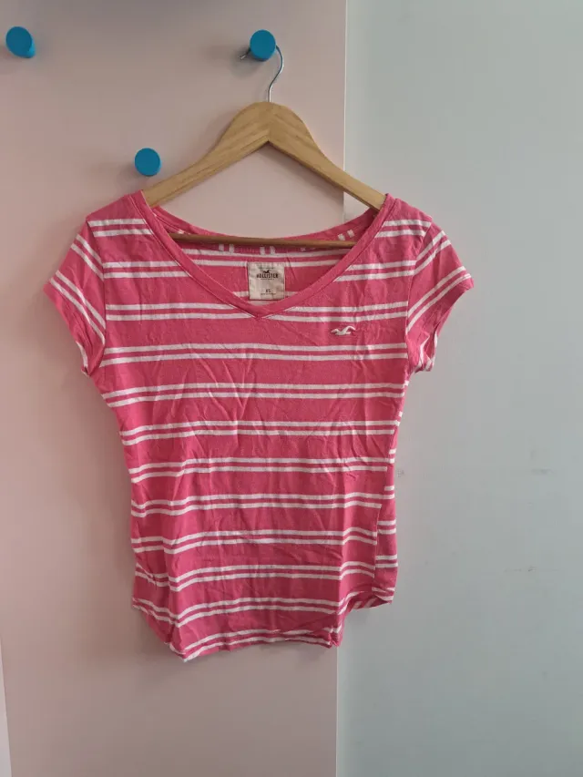 Camiseta Hollister Rayas Rosa y Blanca Talla XS