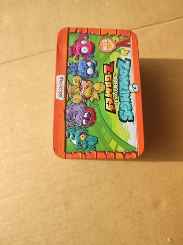 Muñecos Zomlings con cajita