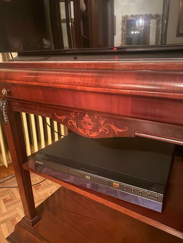 Mesa TV clásica madera oscura