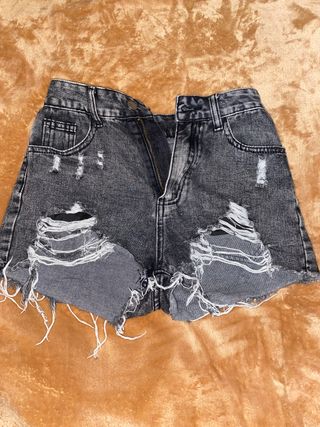 Shorts vaqueros negros rotos