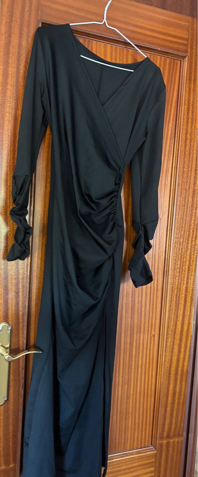 Vestido largo negro drapeado
