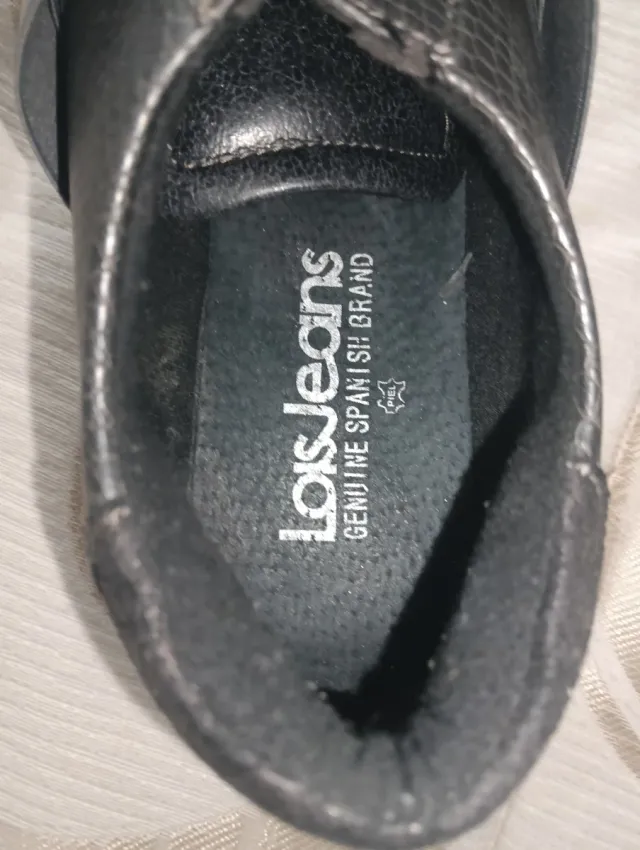 Zapatillas Lois Jeans Mujer Negras y Plateadas