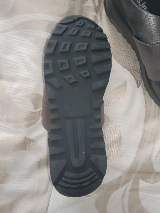 Zapatillas Lois Jeans Mujer Negras y Plateadas