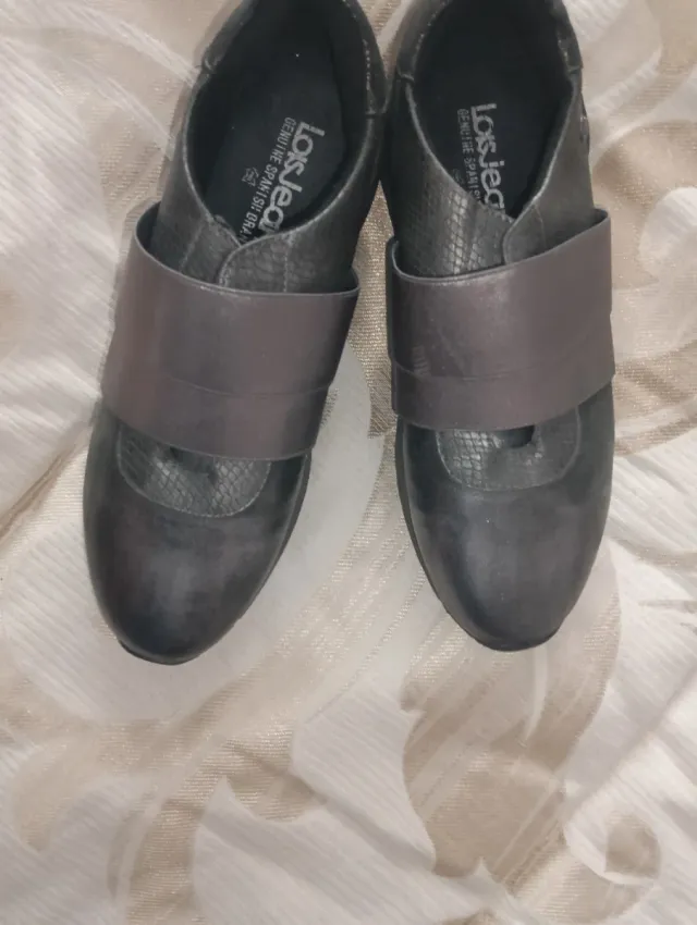 Zapatillas Lois Jeans Mujer Negras y Plateadas