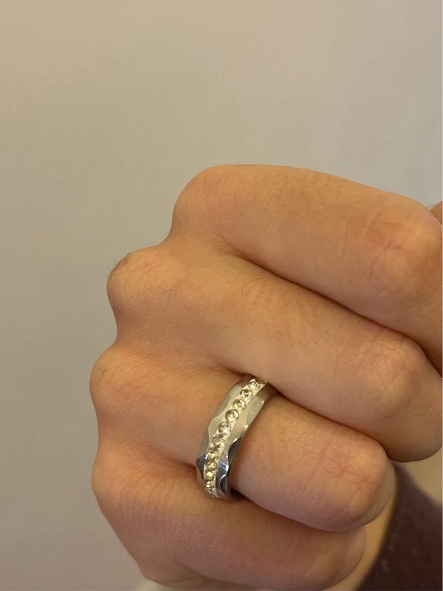 Anillos de boda plateados con diamantes