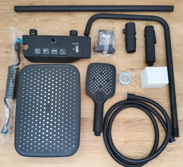 COLUMNA DE DUCHA NEGRA MULTIFUNCIÓN NUEVA A 40 EUR