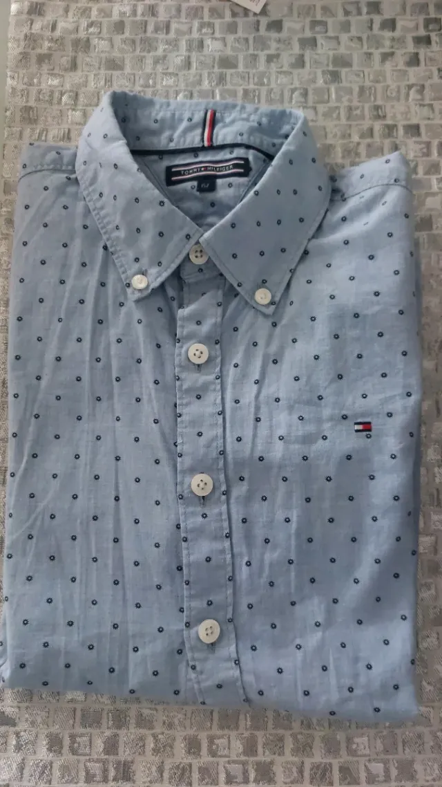 Camisa Tommy Hilfiger azul con puntos