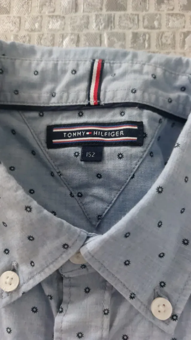 Camisa Tommy Hilfiger azul con puntos