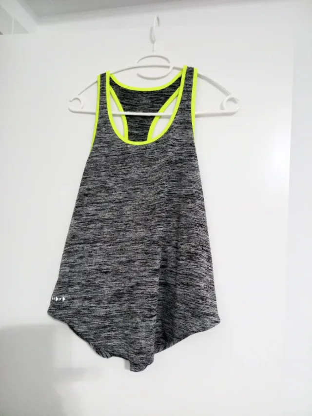 Camiseta deportiva Pull&Bear mujer gris/verde