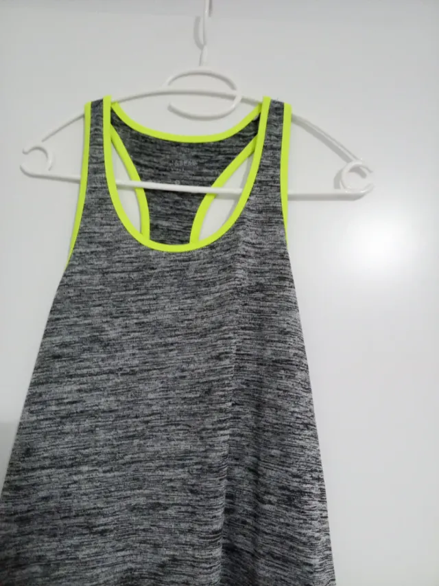Camiseta deportiva Pull&Bear mujer gris/verde