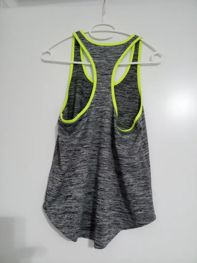 Camiseta deportiva Pull&Bear mujer gris/verde