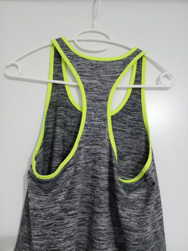 Camiseta deportiva Pull&Bear mujer gris/verde