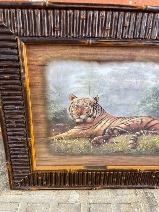 Cuadro de tigre en marco de bambú