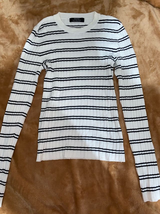 Camiseta Bershka rayas blancas y negras