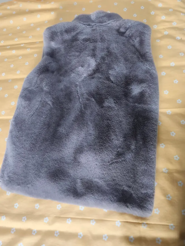 Chaleco de pelo gris