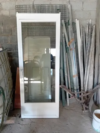 Puerta aluminio 2.10 x 0.80