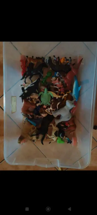 Animaletti giocattolo assortiti
