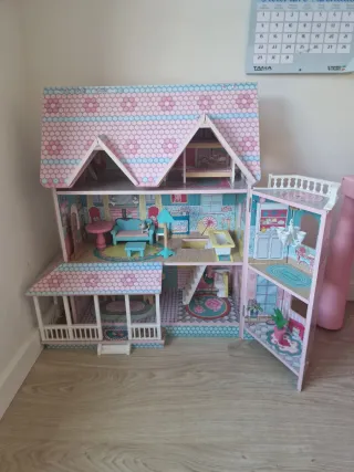 Casa de muñecas de madera. Marca KidKraft.