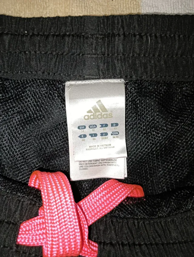 Pantalón Adidas negro y rosa