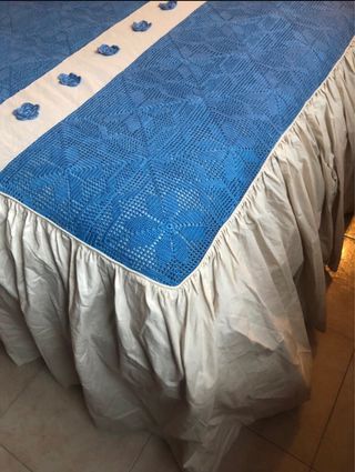 Copriletto vintage uncinetto blu e panna