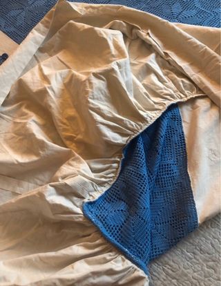 Copriletto vintage uncinetto blu e panna