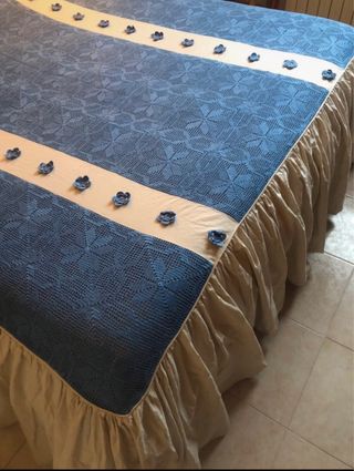 Copriletto vintage uncinetto blu e panna