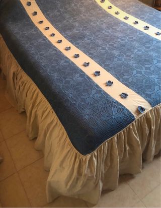 Copriletto vintage uncinetto blu e panna