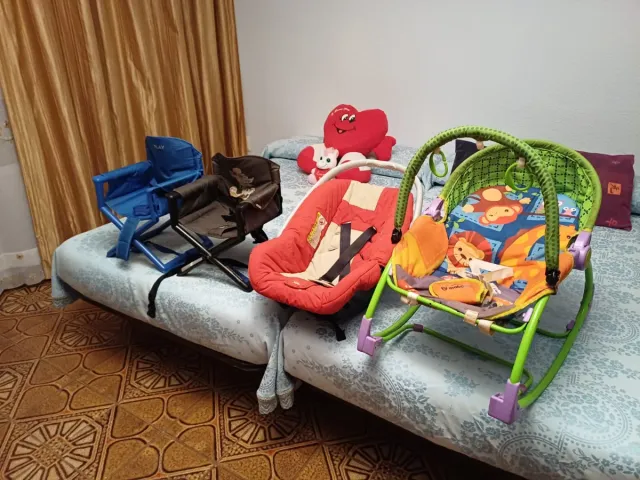 Silla de coche Jané roja + sillitas de mesa.