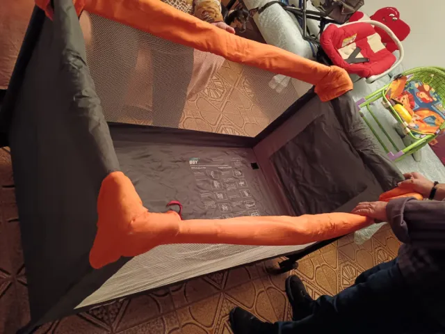 Silla de coche Jané roja + sillitas de mesa.