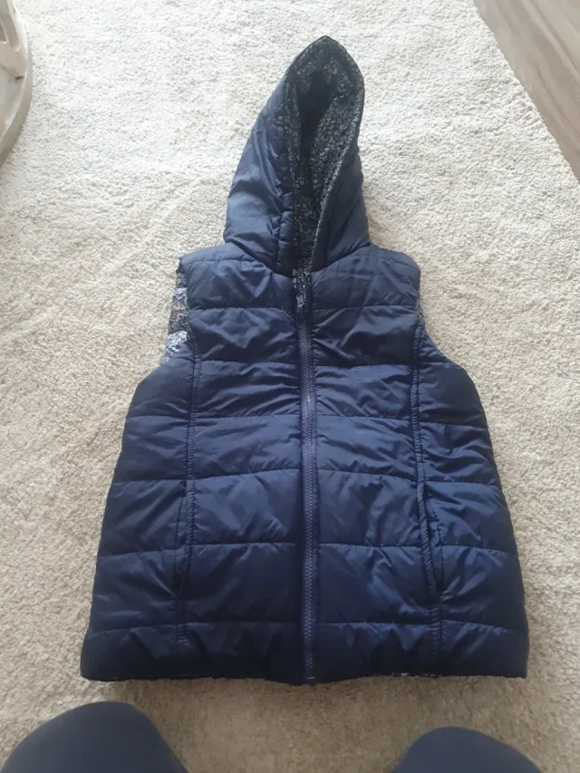 Chaleco acolchado con capucha azul