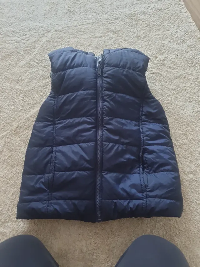 Chaleco acolchado con capucha azul
