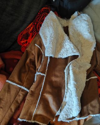 Chaqueta marrón y blanca con forro