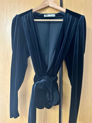 Blusa Zara Terciopelo Negro Talla M