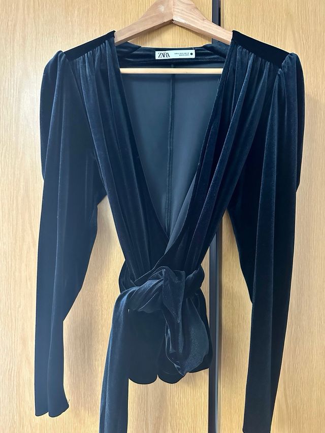 Blusa Zara Terciopelo Negro Talla M