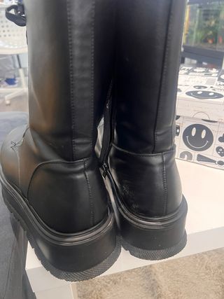Botas Koi Footwear cuero vegano negras