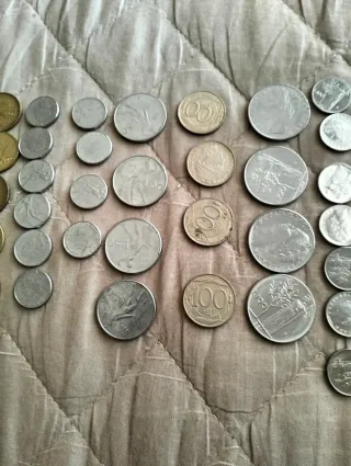 Collezione monete Lire + 2 gettoni telefonici.