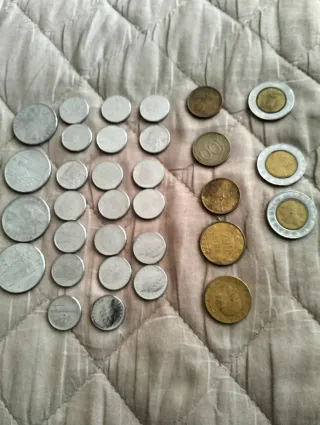 Collezione monete Lire + 2 gettoni telefonici.