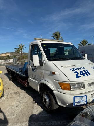 Iveco Grúas y Transportes