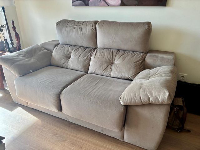 Sofá 2 plazas 1,87x0,96m beige. Cojines extraibles