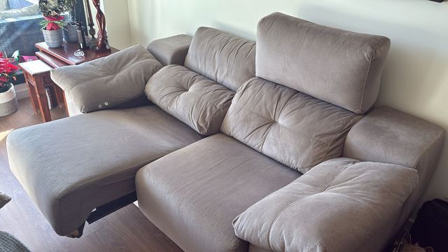 Sofá 2 plazas 1,87x0,96m beige. Cojines extraibles