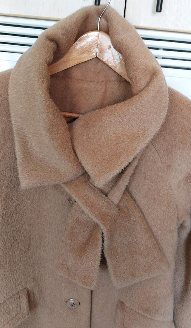 Abrigo pelo corto camel amoroso